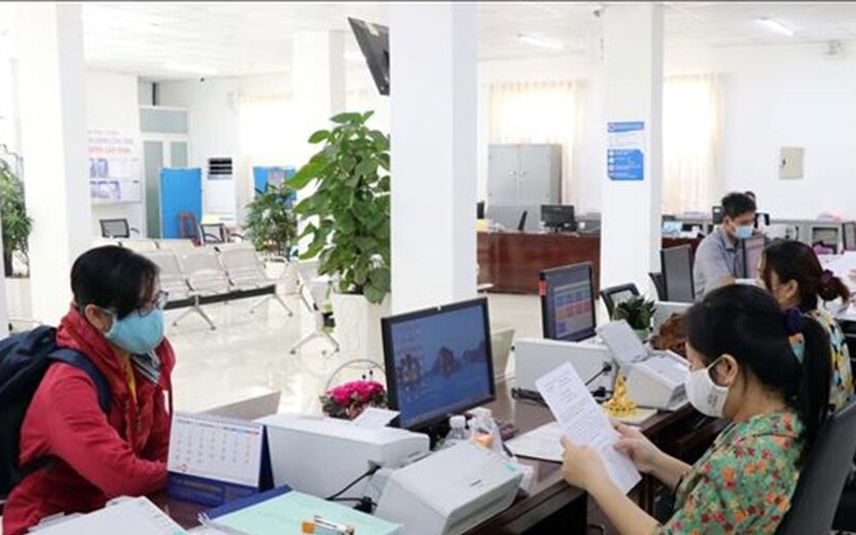 Đối tượng xem xét tiếp nhận vào viên chức hoặc công chức