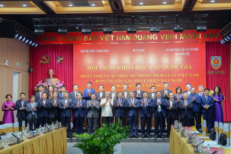 Hoàn thiện cấu trúc hệ thống pháp luật, đáp ứng yêu cầu phát triển nhanh, bền vững của đất nước