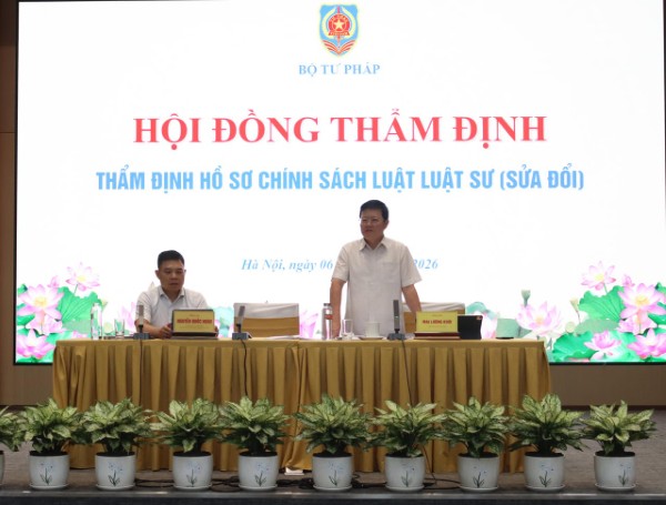 Bổ sung tiêu chuẩn “có bản lĩnh chính trị vững vàng” vào tiêu chuẩn luật sư