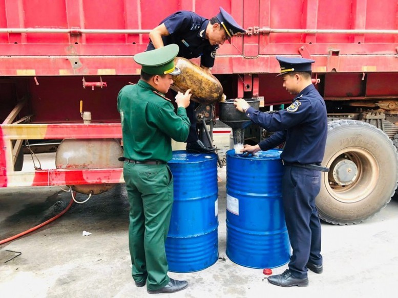 Hải quan bắt giữ các vụ buôn lậu tại cửa khẩu- Ảnh 2.