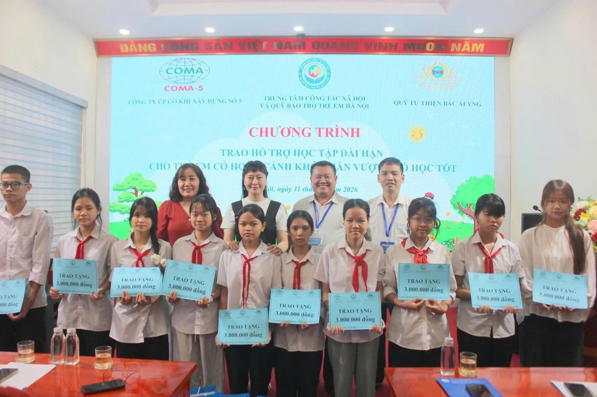 trao-tai-tro-cua-co-y-nhung.jpg