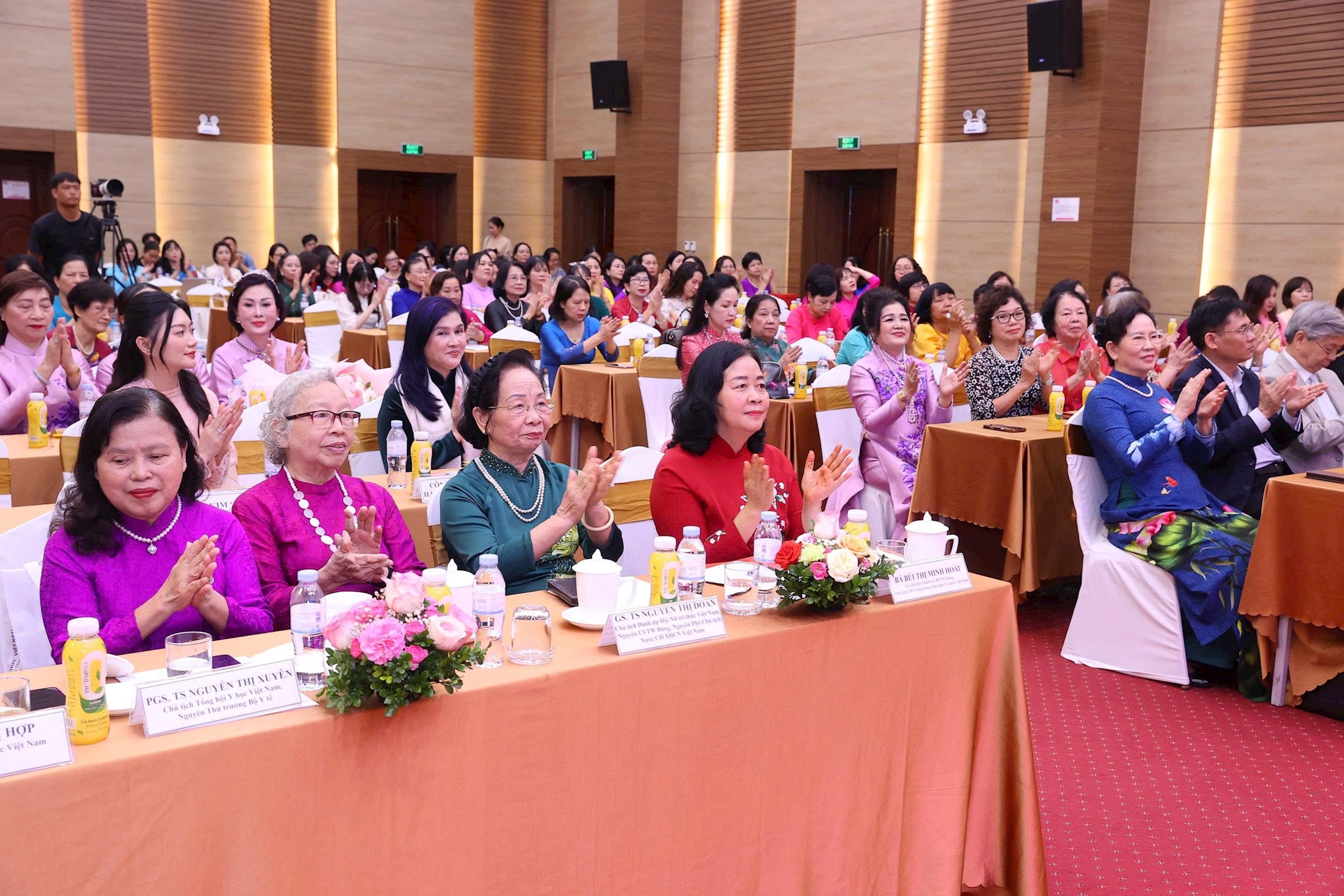 Nữ trí thức Việt Nam: Trí tuệ ngời sáng, bản lĩnh tiên phong