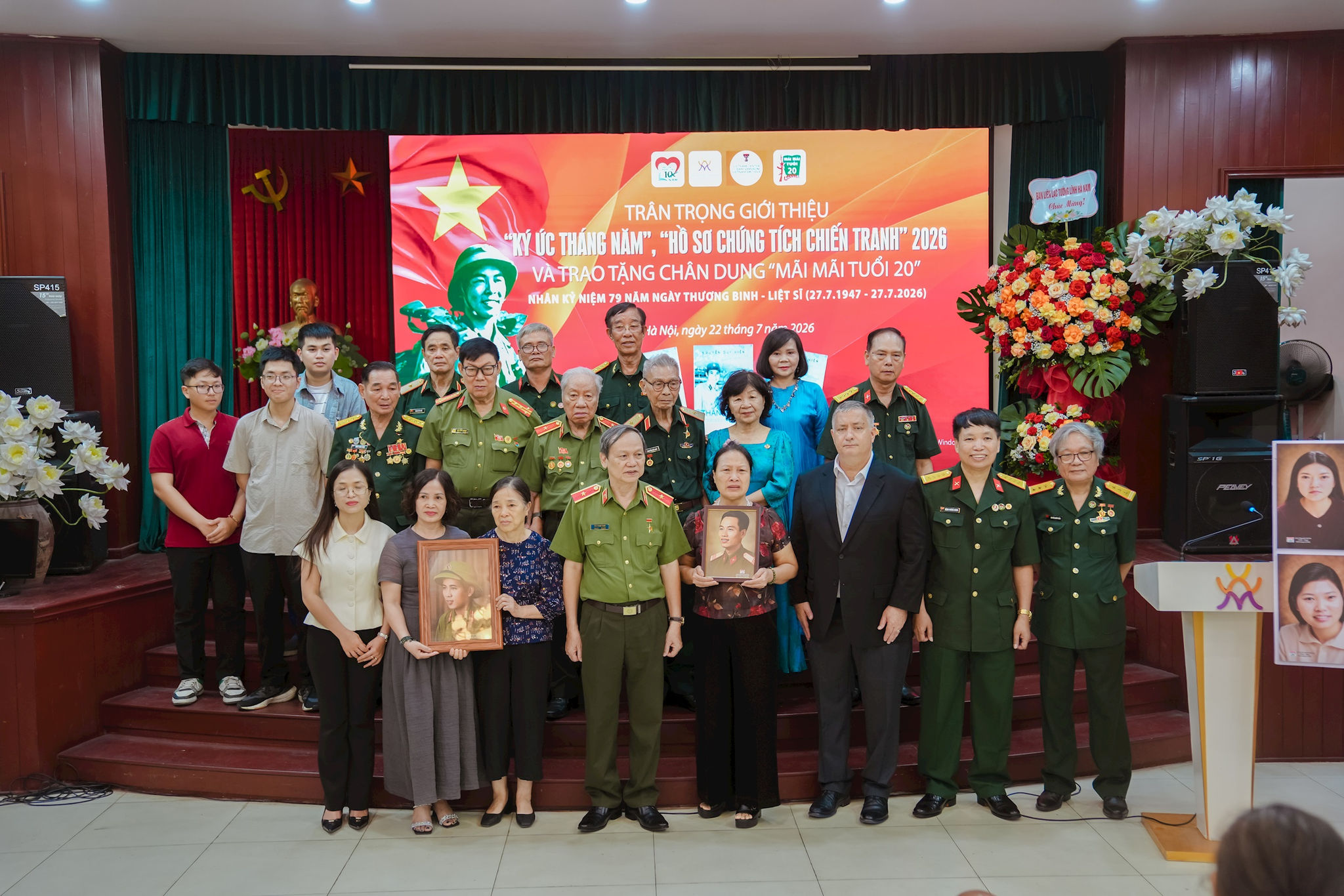 1-trao-di-anh-mmt20-cho-gia-dinh-liet-si.jpg