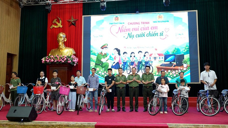 Xã Thanh Oai tiếp sức cho học sinh có hoàn cảnh khó khăn vươn lên