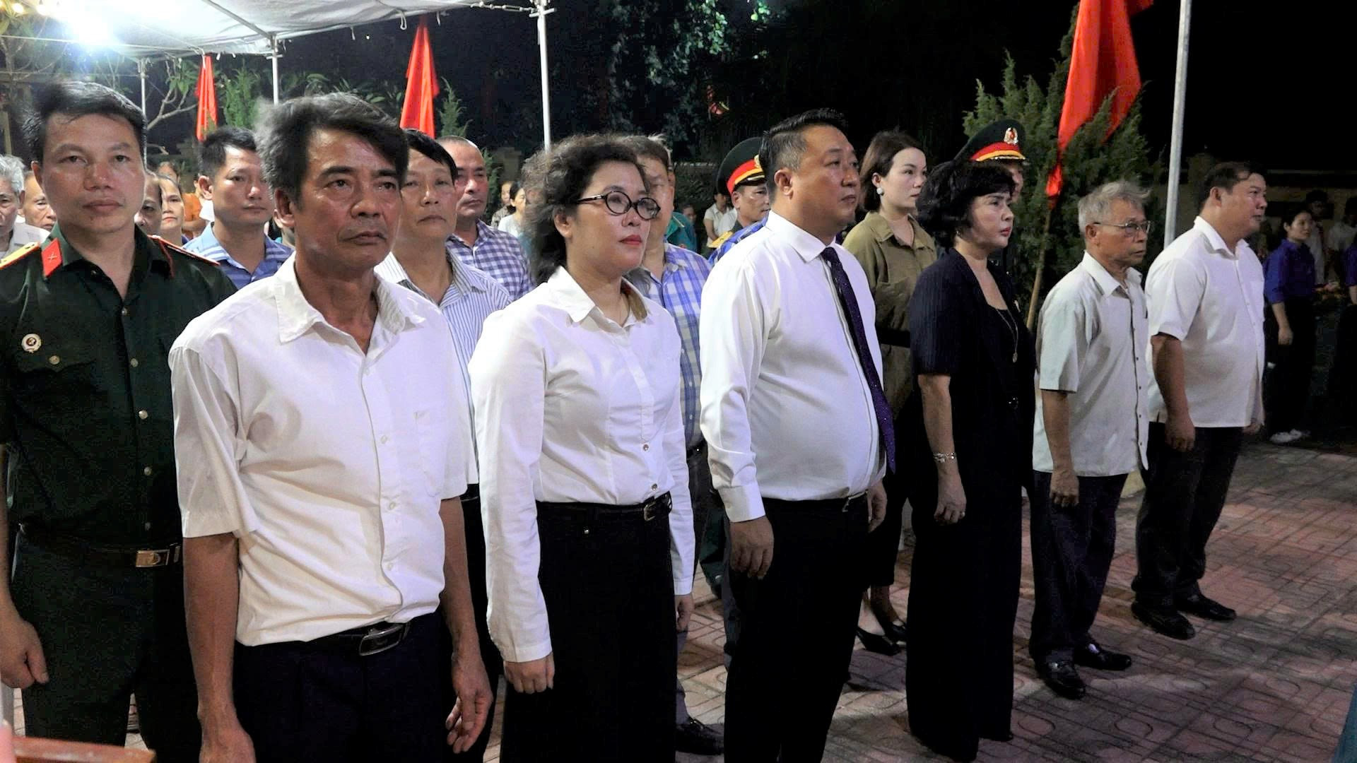 Xã Bình Minh đồng loạt thắp nến tri ân các anh hùng liệt sĩ