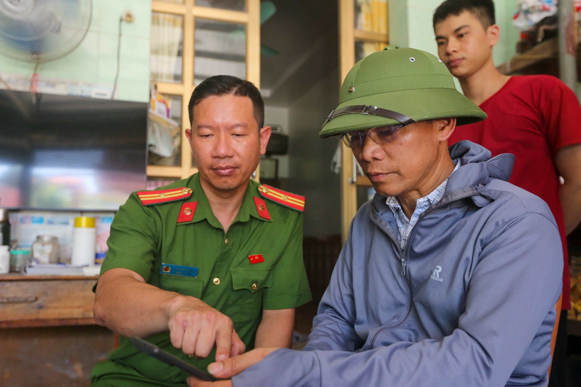 cong-an-xa-nam-phu.jpg