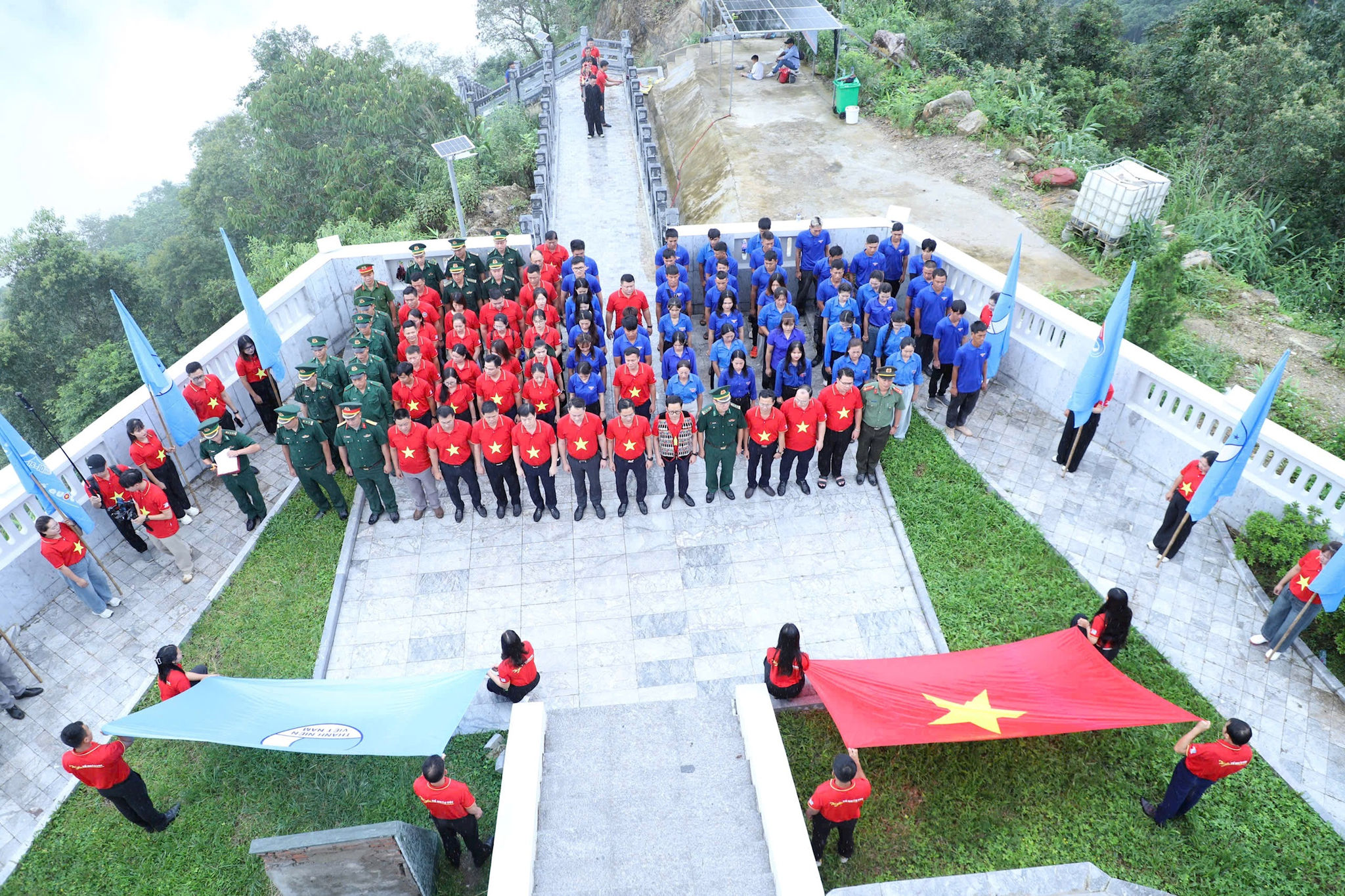Thiêng liêng Lễ chào cờ "Tôi yêu Tổ quốc tôi" nơi cực Tây Tổ quốc