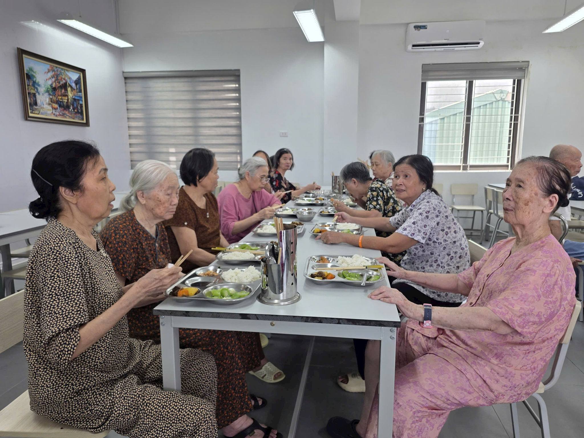 Bảo trợ xã hội trong bối cảnh già hóa dân số: Chuyển từ hỗ trợ sang chăm sóc