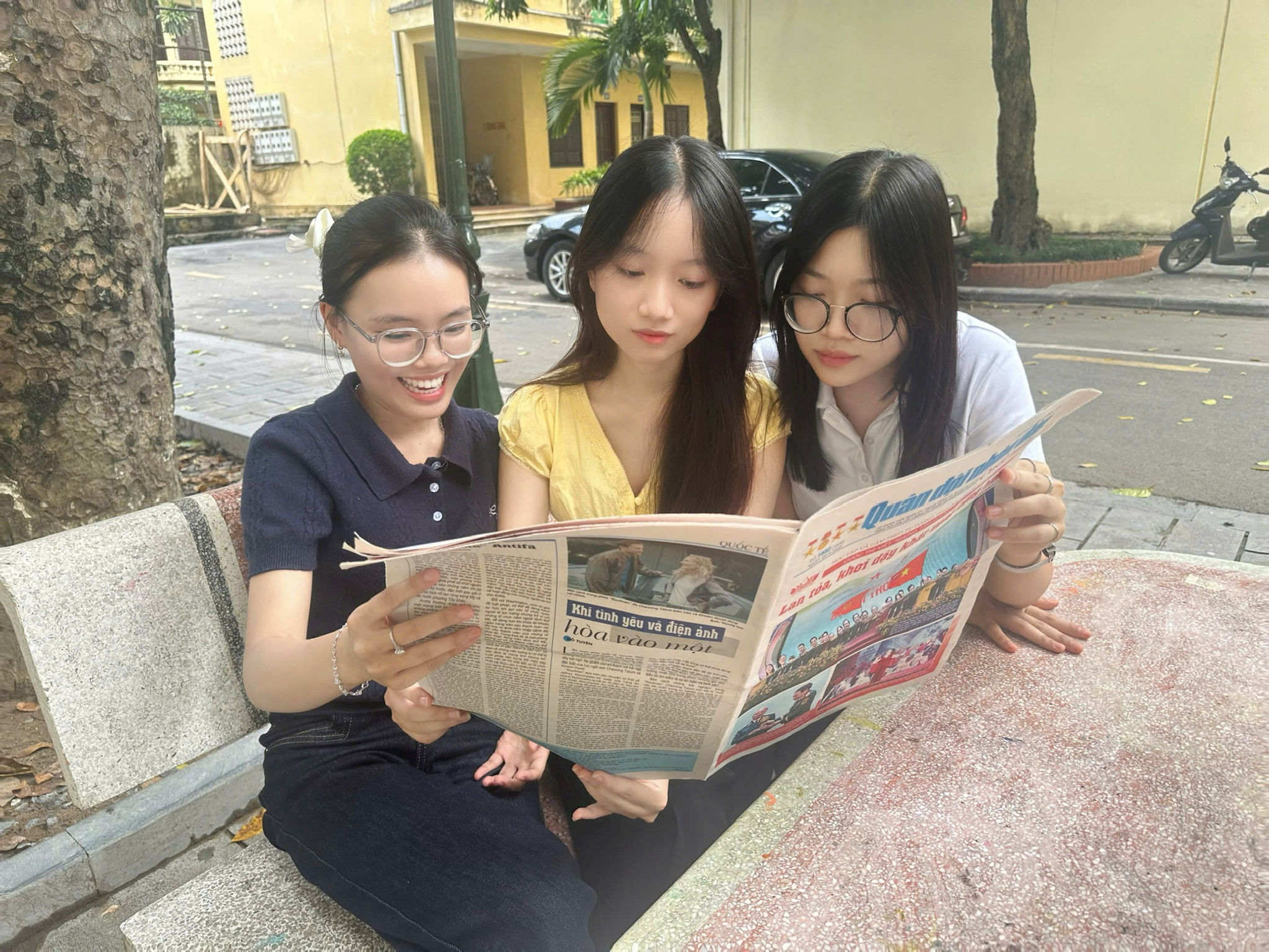Tỉnh táo giữa "bão" thông tin: Bản lĩnh của người trẻ trong thời đại số