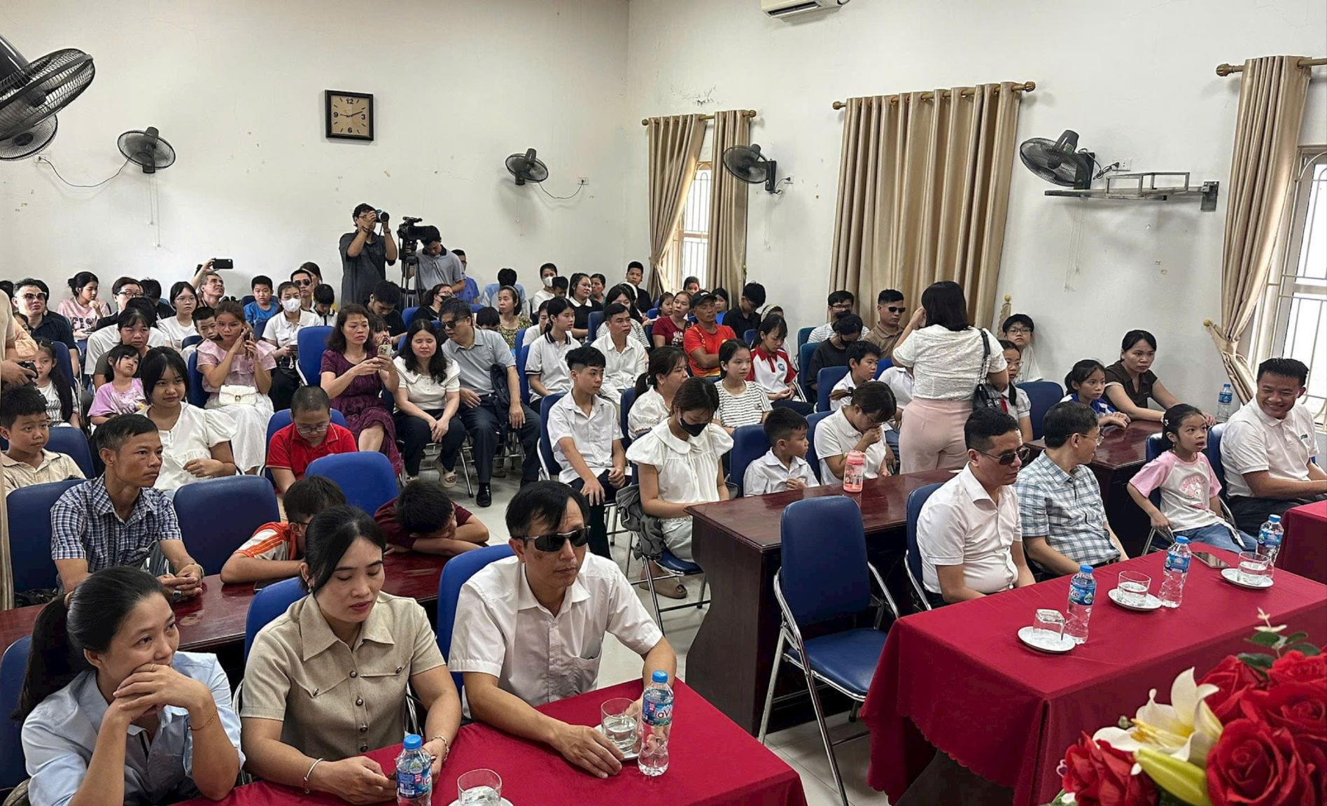hnm-quang-canh.jpg