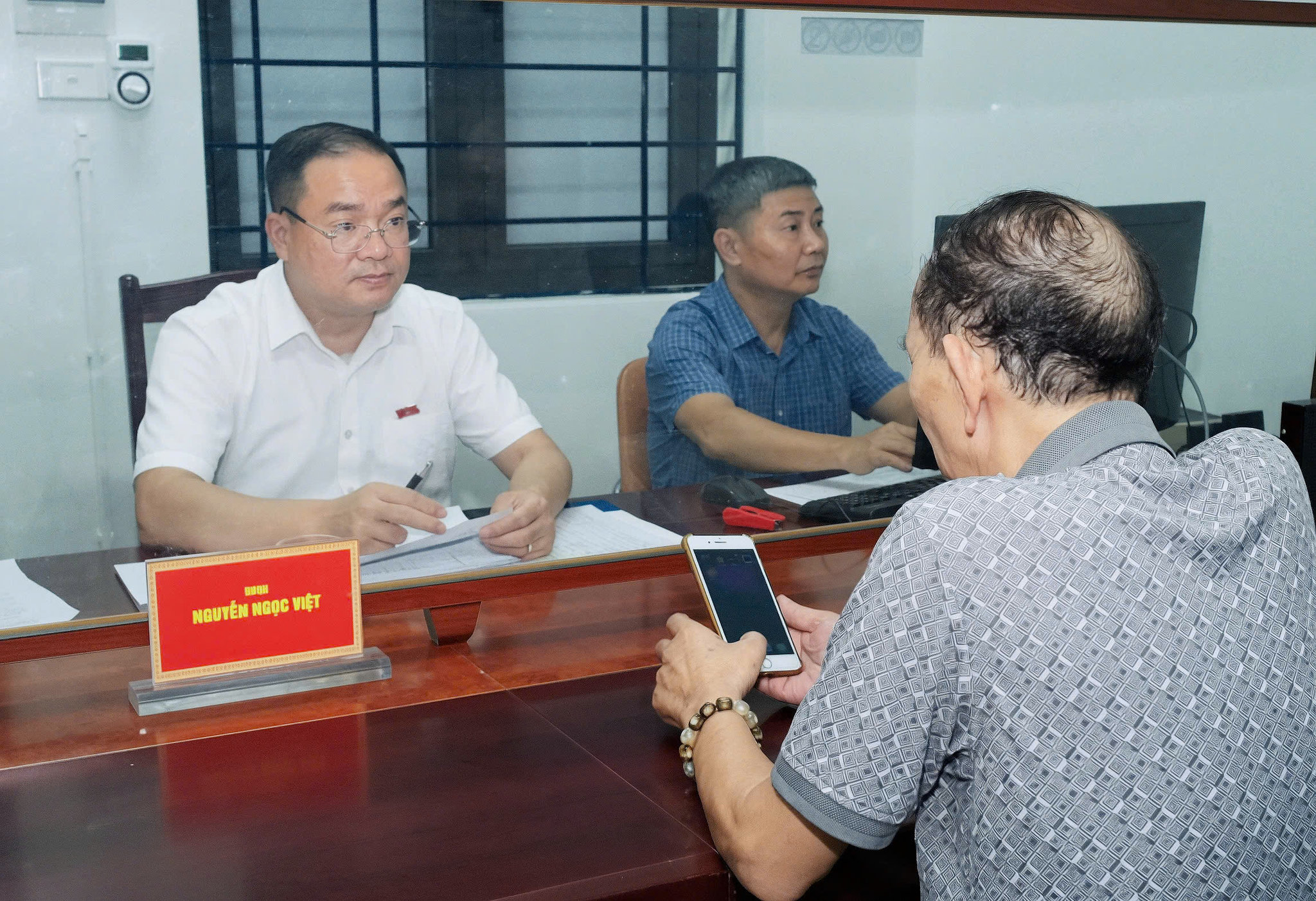 Đại biểu Quốc hội thành phố Hà Nội tiếp công dân theo quy chế