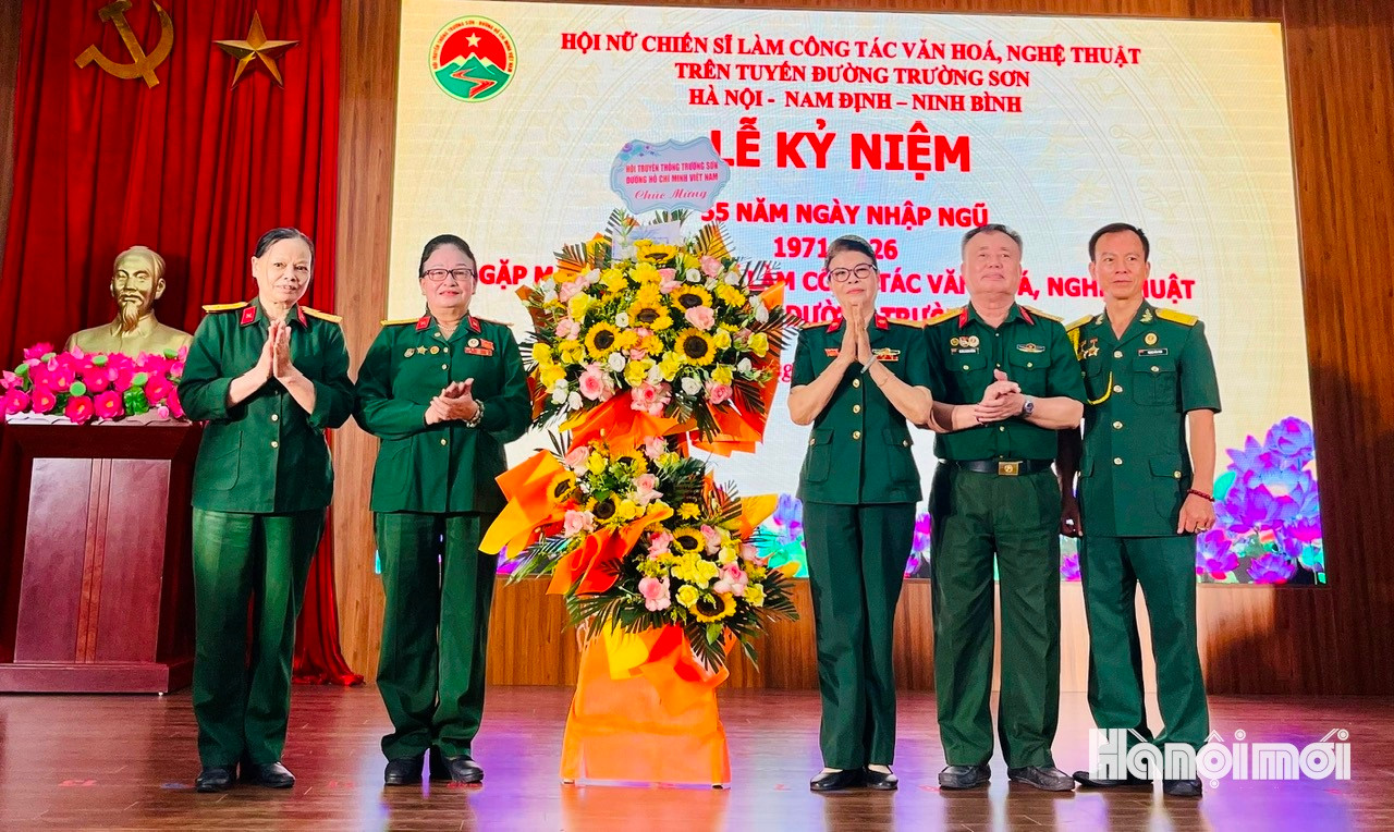 Kỷ niệm 55 năm Ngày nhập ngũ nữ chiến sĩ văn hóa, nghệ thuật Trường Sơn