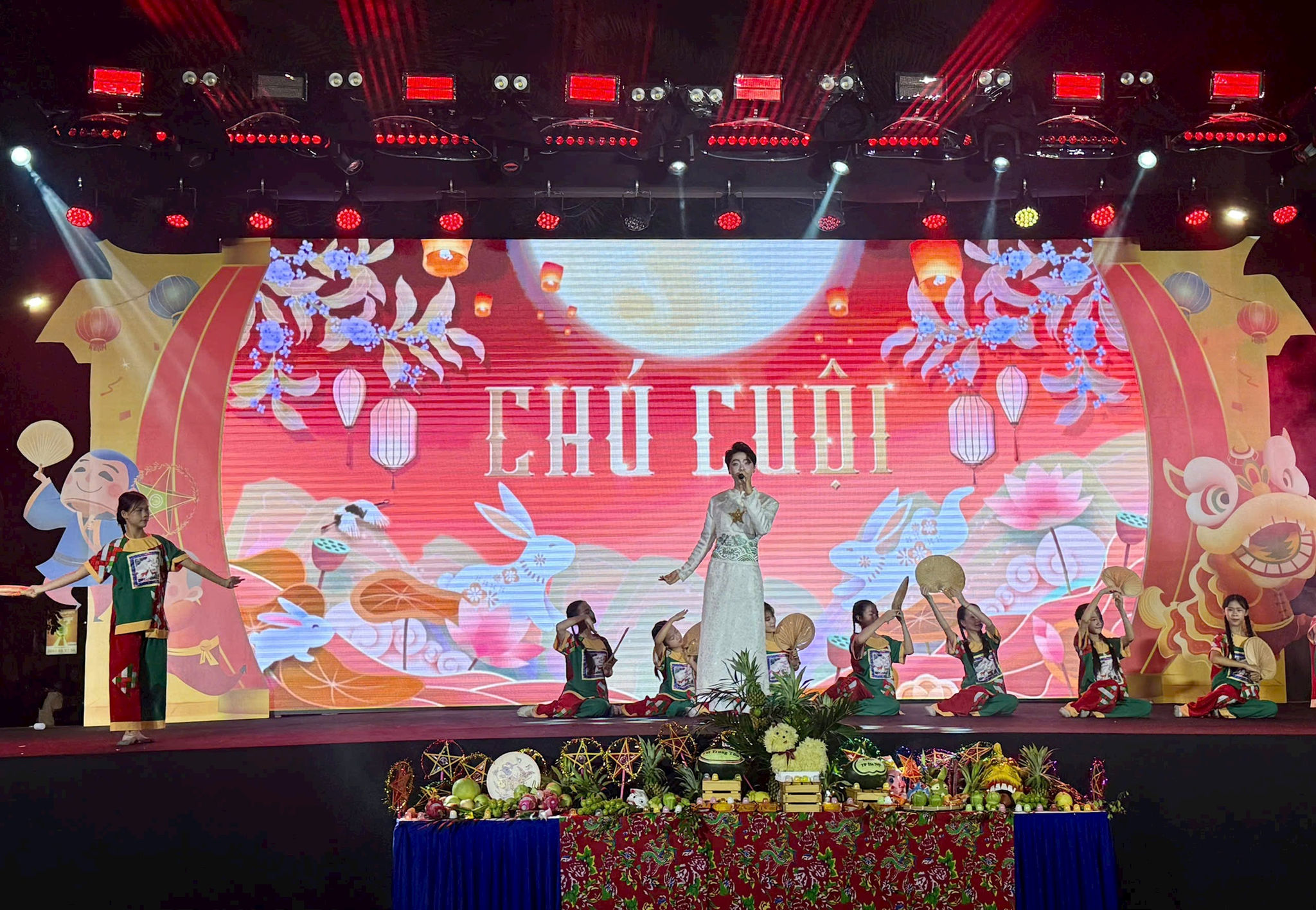 Công đoàn Thủ đô chăm lo Tết Trung thu cho con của người lao động