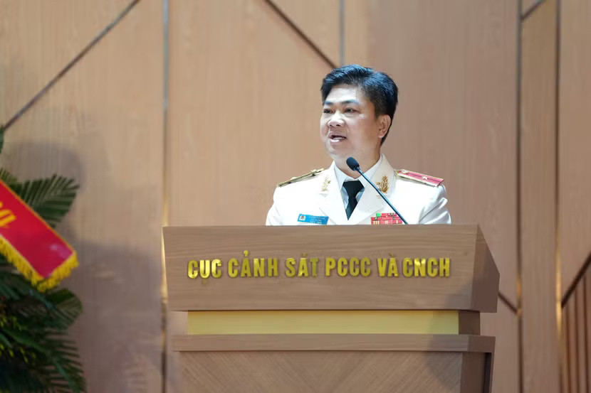 Thiếu tướng Dương Đức Hải, Cục trưởng Cục Cảnh sát PCCC và CNCH ôn lại chặng đường vẻ vang của lực lượng. Ảnh: Bảo HJa