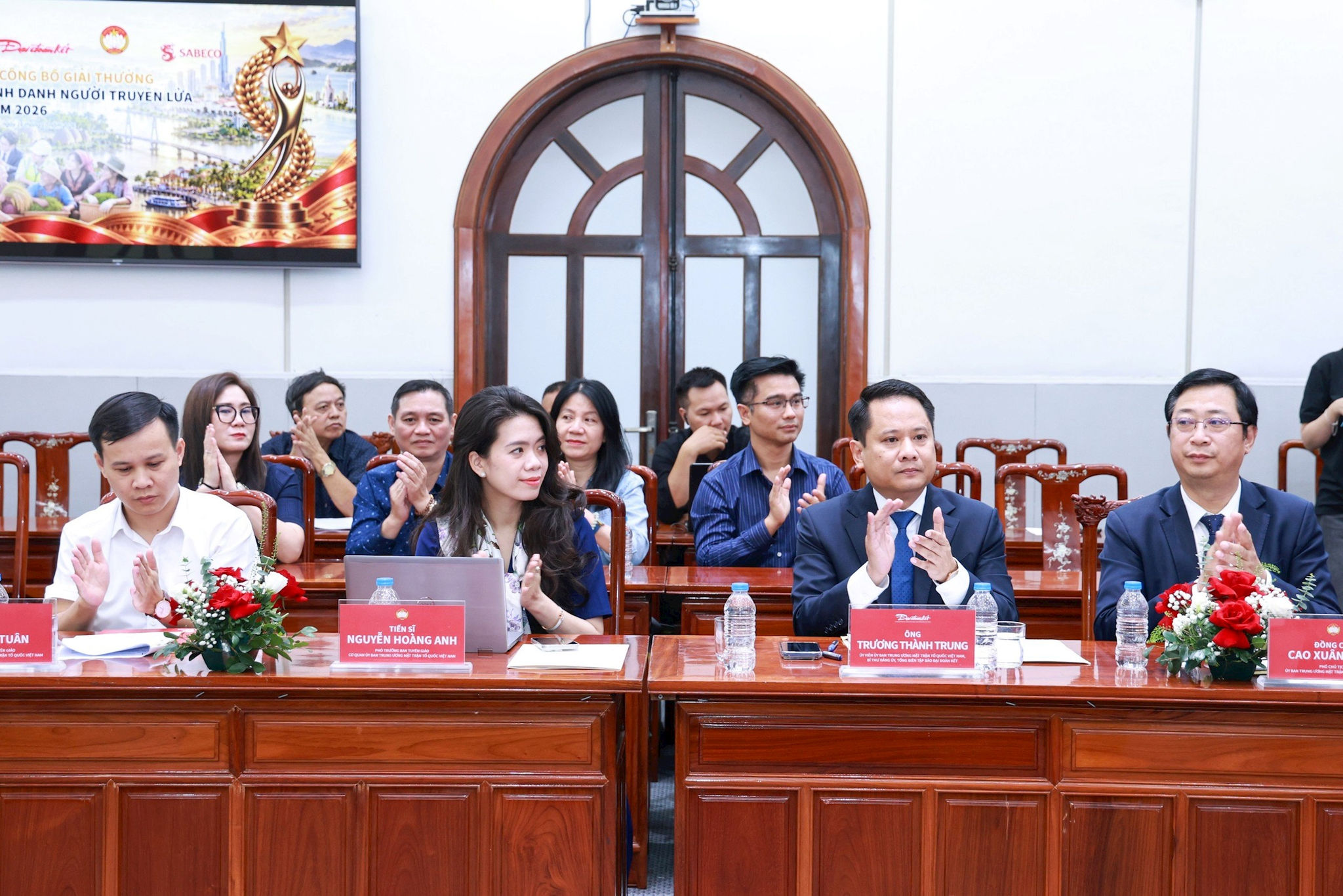 Các đại biểu dự Lễ công bố giải thưởng “Vinh danh Người truyền lửa” cấp quốc gia năm 2026. Ảnh: Khắc Kie