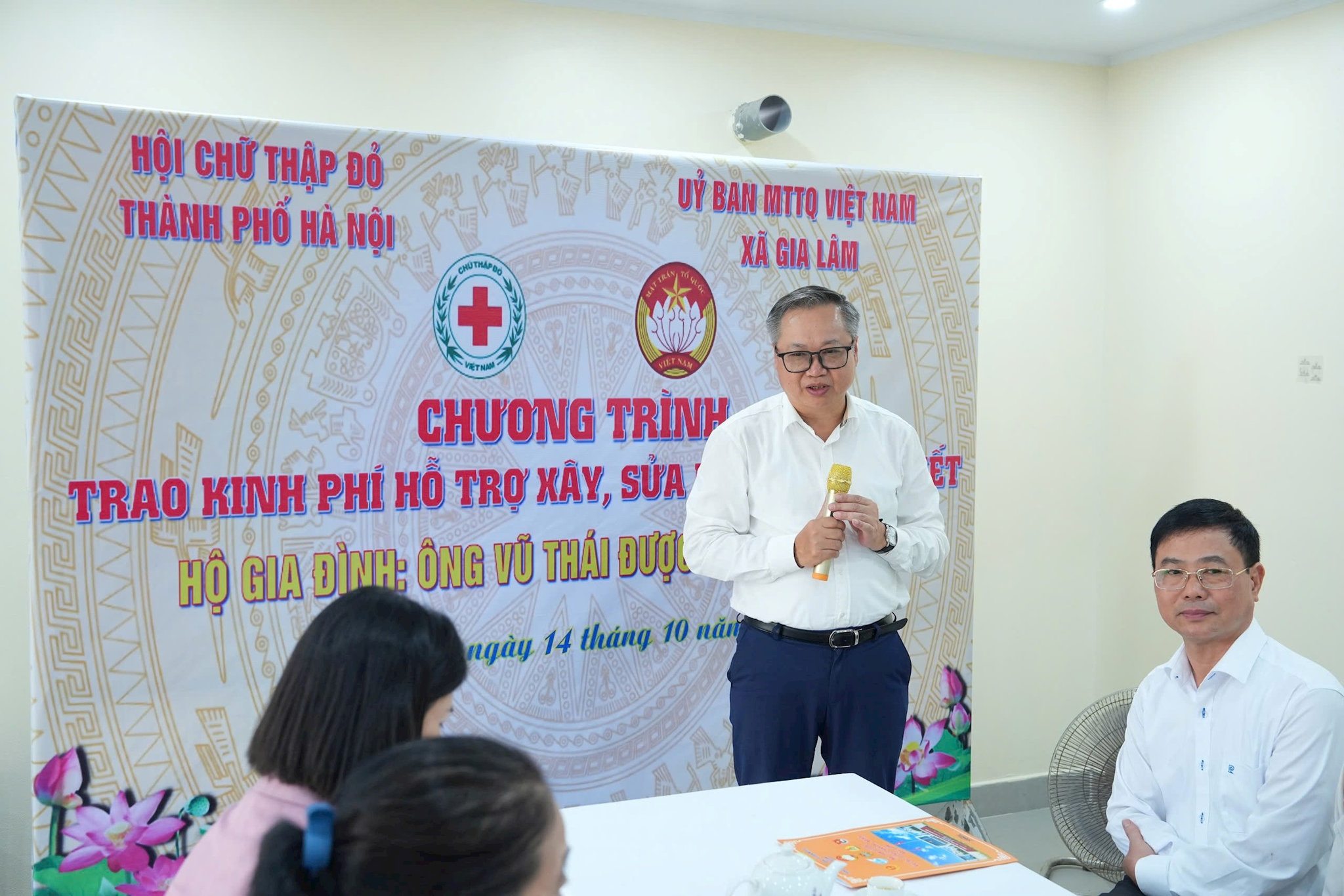 Xã Gia Lâm trao kinh phí hỗ trợ xây dựng nhà Đại đoàn kết cho hộ khó khăn