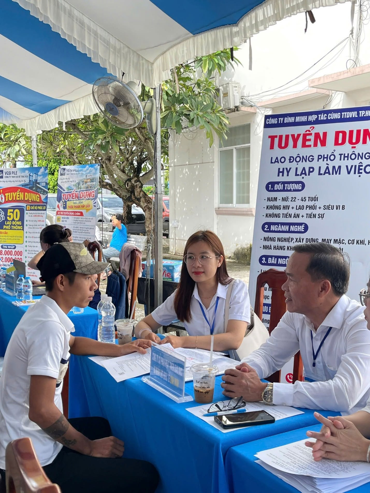 Hơn 173.600 hồ sơ đề nghị hưởng trợ cấp thất nghiệp