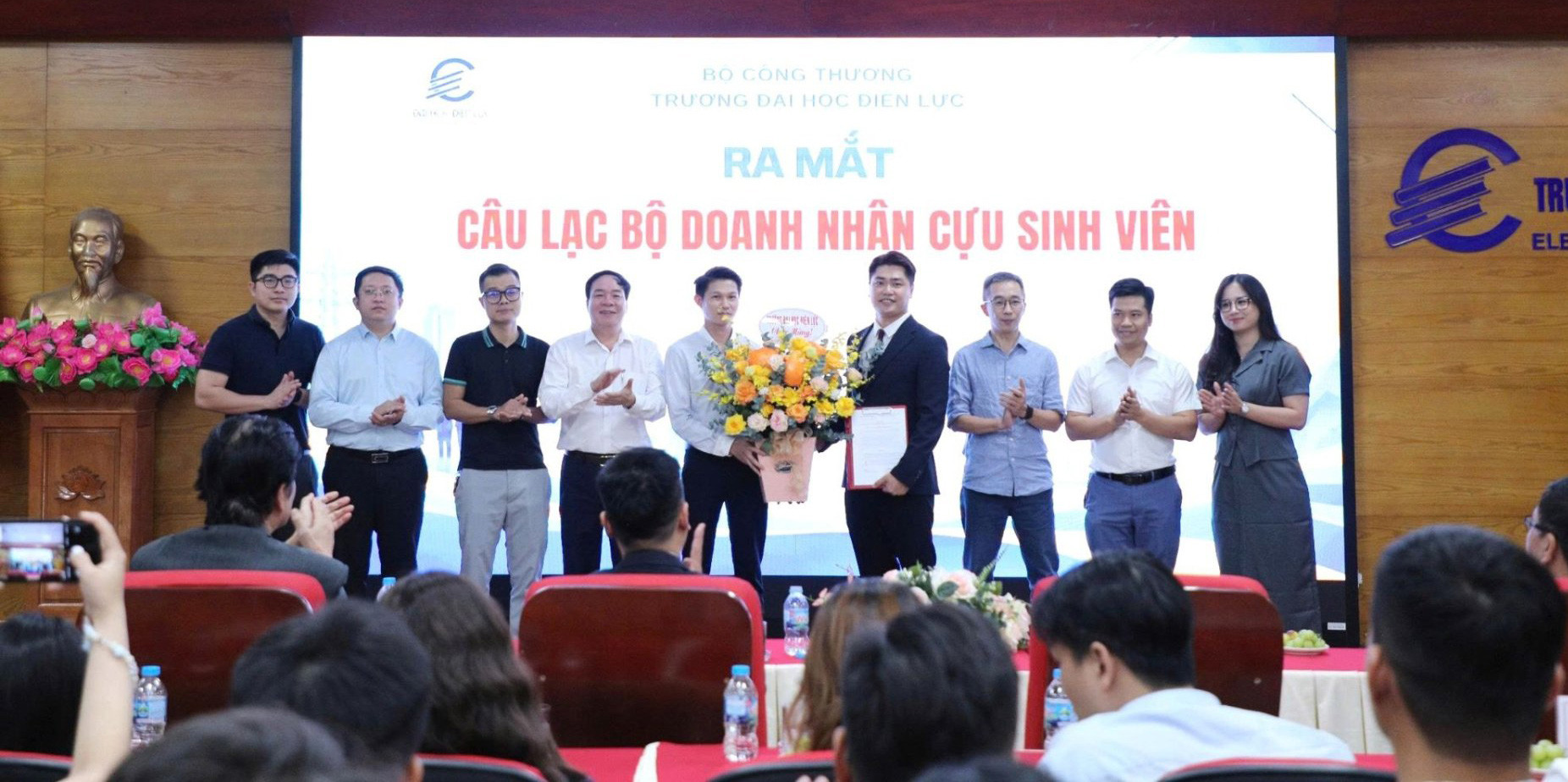 ra-mat-cong-thong-tin3.jpg