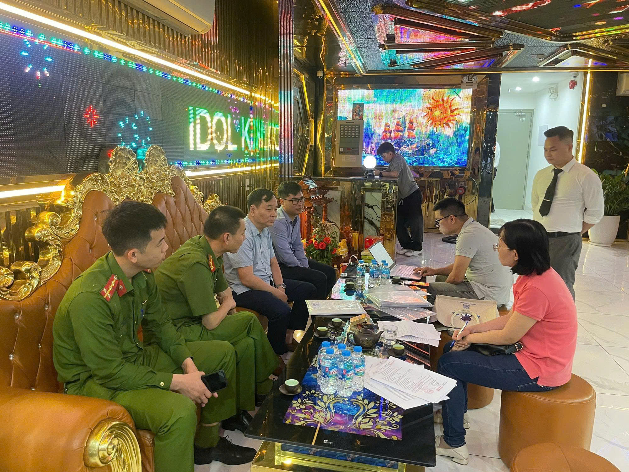 Vạch trần những chiếc “áo khoác” của tệ nạn xã hội